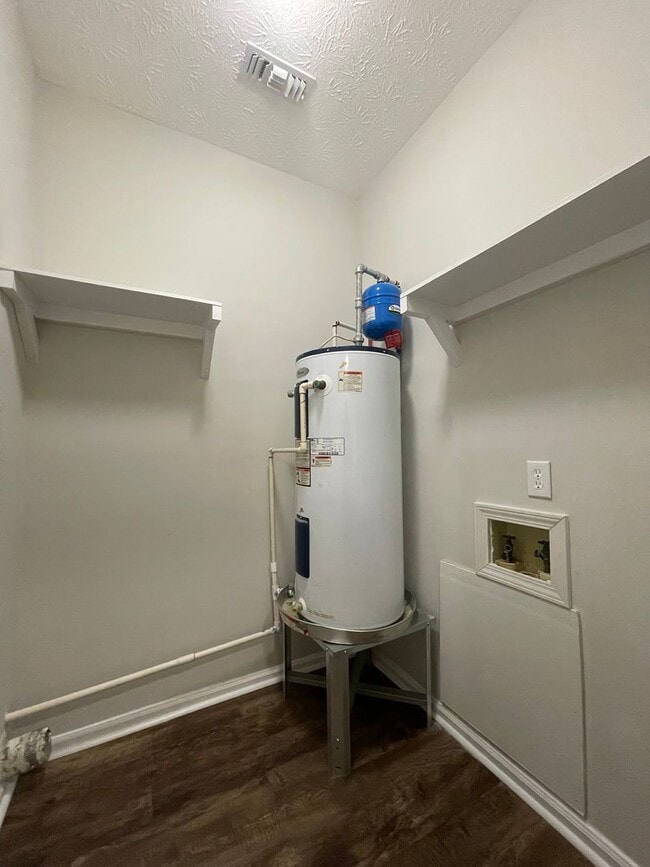 Building Photo - 133 Cedar Ct