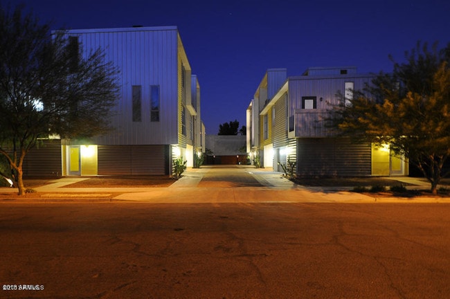 Building Photo - 777 W Roosevelt St