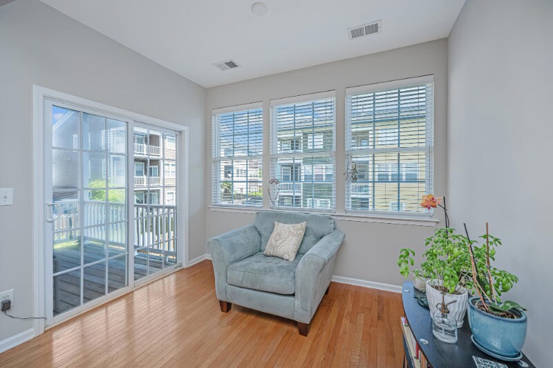 Building Photo - 9042 Parlor Dr