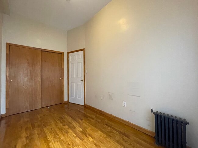 Building Photo - 133 E 110th St