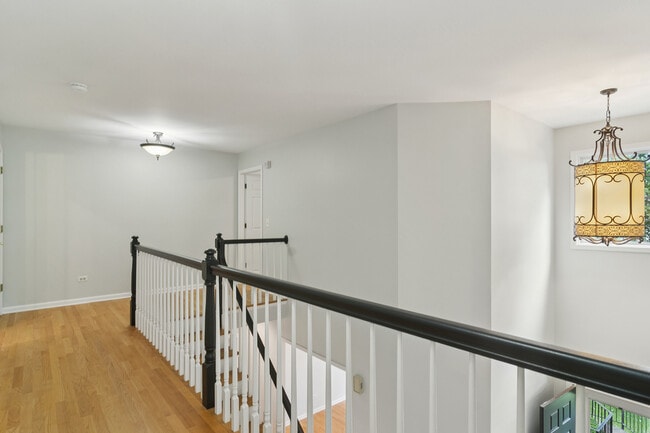 Building Photo - 2040 Trent Ct