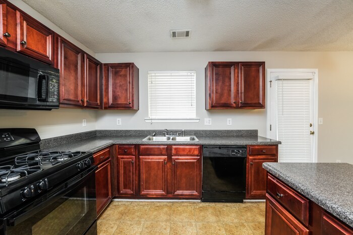 Building Photo - 1906 Bridgestone Cir