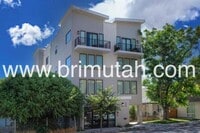 Building Photo - 945 S Washington St