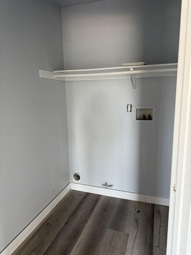 Building Photo - Move -in- Ready