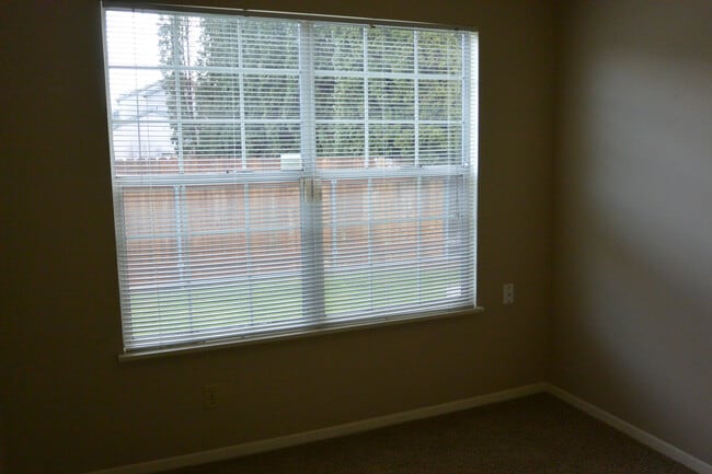 Building Photo - 8307 NE Starflower Ct