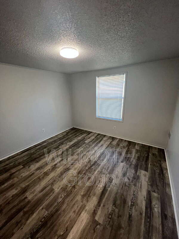 Building Photo - 2000 Indianapolis Rd