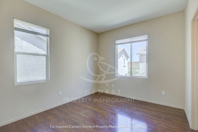 Building Photo - Lincoln Crossing; 4 bedroom in Gated commu...