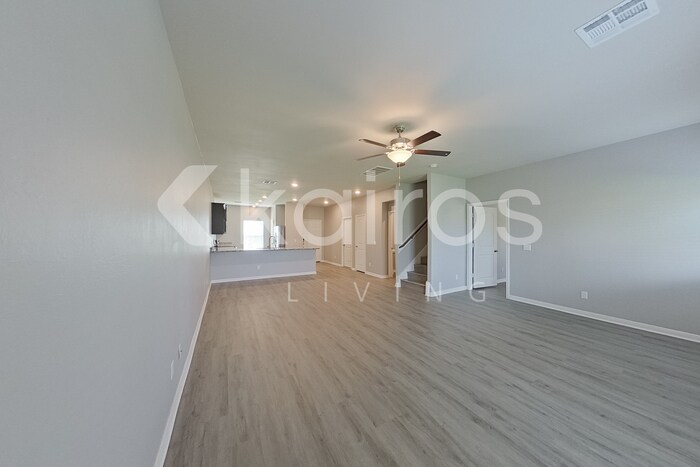 Building Photo - 721 St James Pl