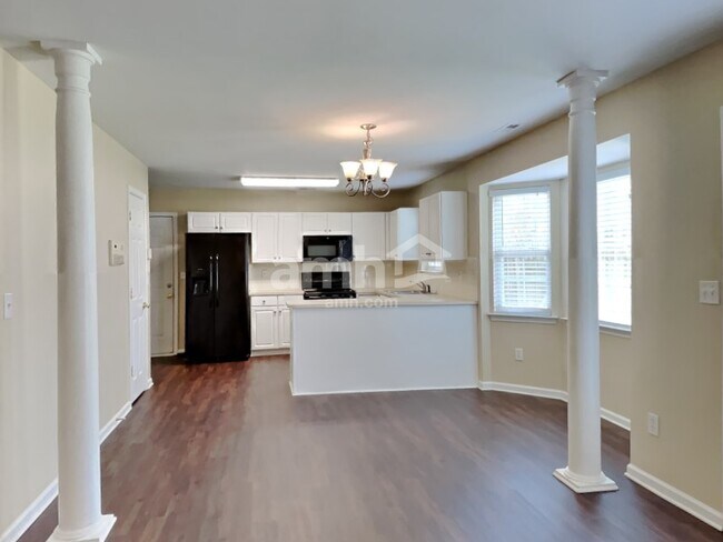 Building Photo - 190 Royalton Rd