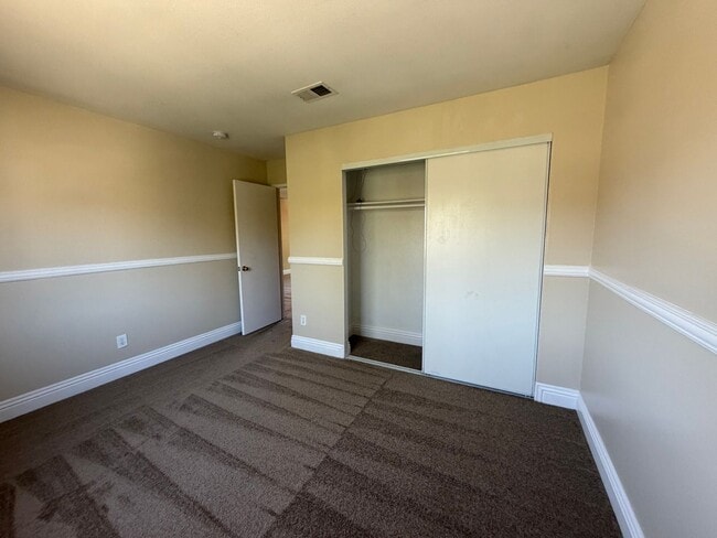 Building Photo - Two-story home in Eastlake