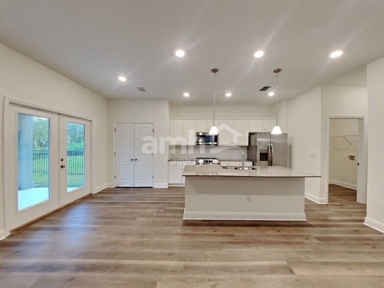 Building Photo - 27192 St Andrews Ave