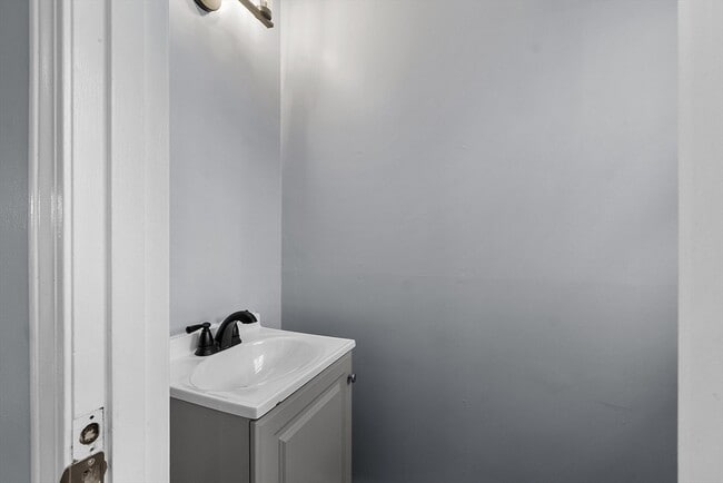 Building Photo - 124 Chadwick St