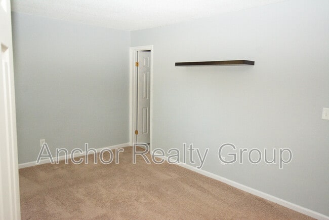 Building Photo - 304 Falling Ln