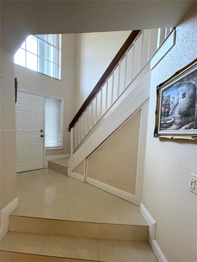 Building Photo - 10290 SW 139th Ct