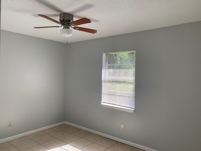 Building Photo - 935 Tanager Rd