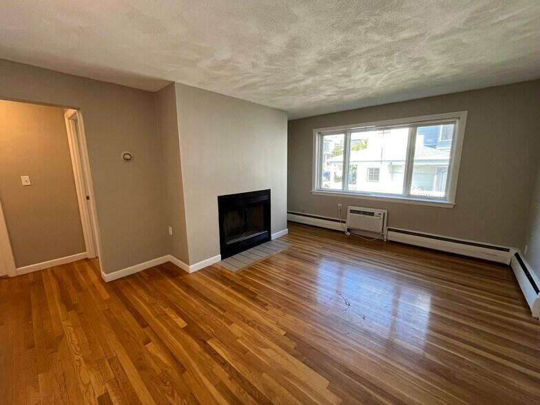 Primary Photo - 38 Evergreen St