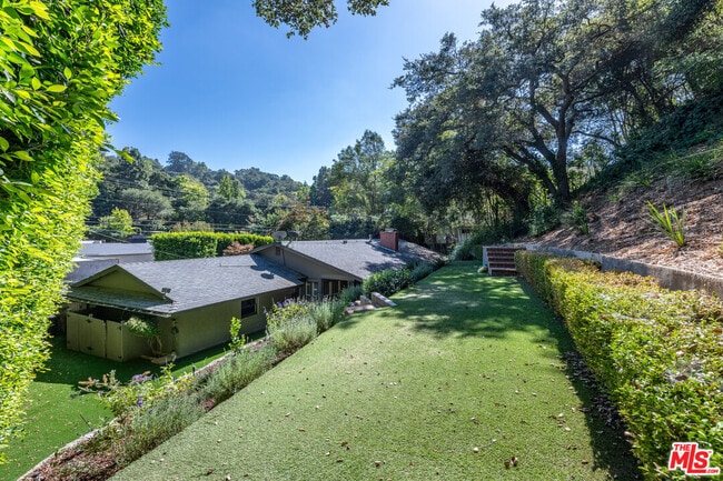 Building Photo - 2559 Hutton Dr