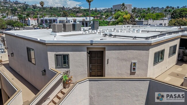 Building Photo - RARE Offering 2BD/2BA - Condo of secured building in highly sought after Boutique Bella Capri bui...