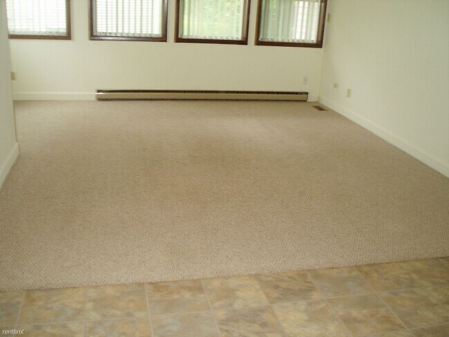 Building Photo - 2 br, 1 bath Townhome - 901 Hartwell Drive A