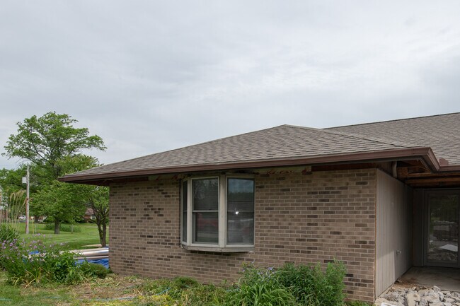 Building Photo - 123 Pierre Pl