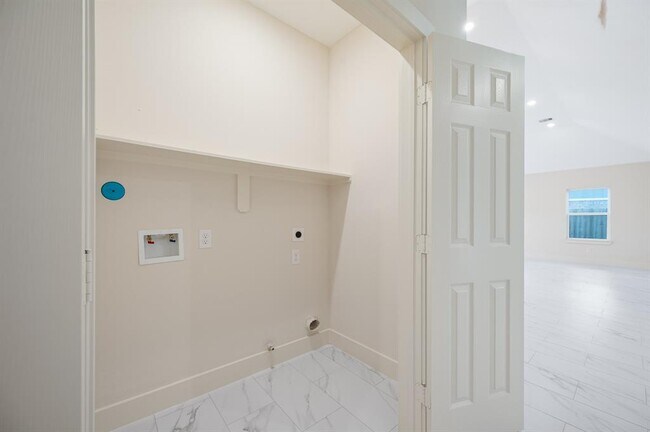 Building Photo - 16346 Summer Dawn Ln