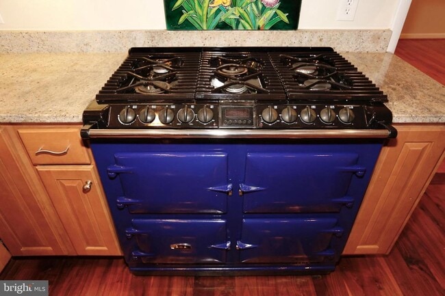 Building Photo - Wonderfull move-in ready property in a great Bethesda location