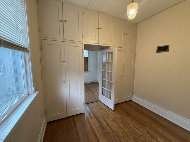 Building Photo - 1544 D St