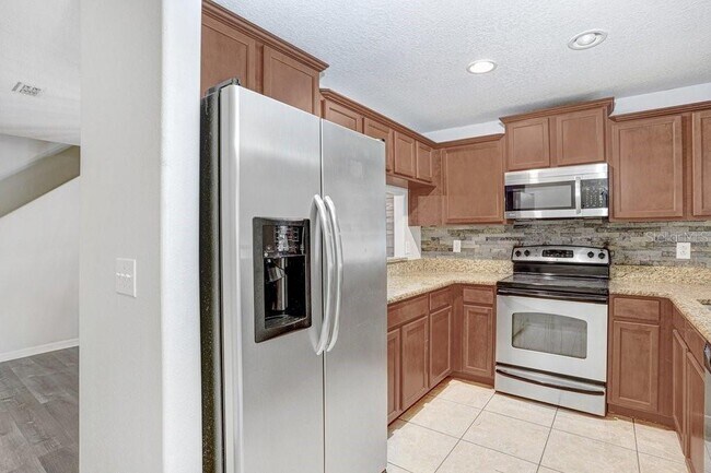 Building Photo - 37669 Aaralyn Rd