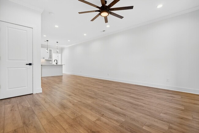 Building Photo - 409 Lellyett St