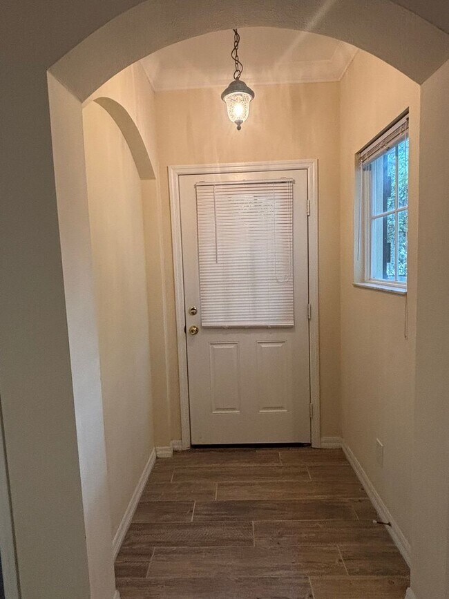 Building Photo - 1107 Croton Pl