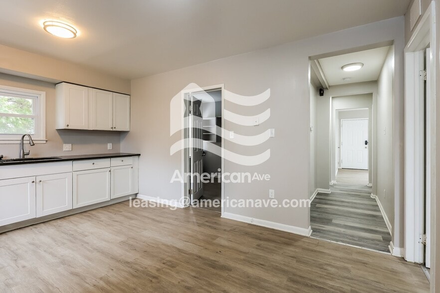 Building Photo - 1695 Moorhouse St