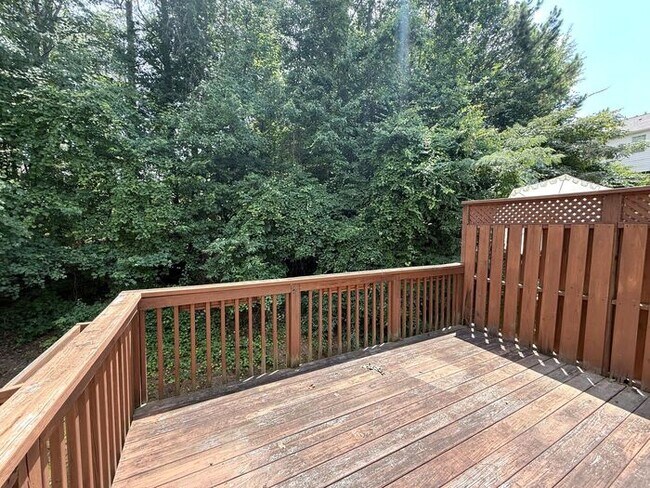Building Photo - Sandy Springs 3 Bed-3.5 Bath Townhouse in Gated Cambridge, Hardwoods on Main!