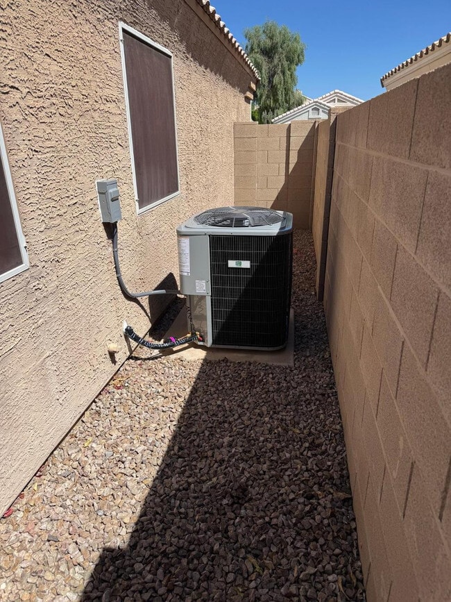 Building Photo - 24 S Willow Creek St