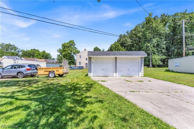 Building Photo - 18405 Raymond St
