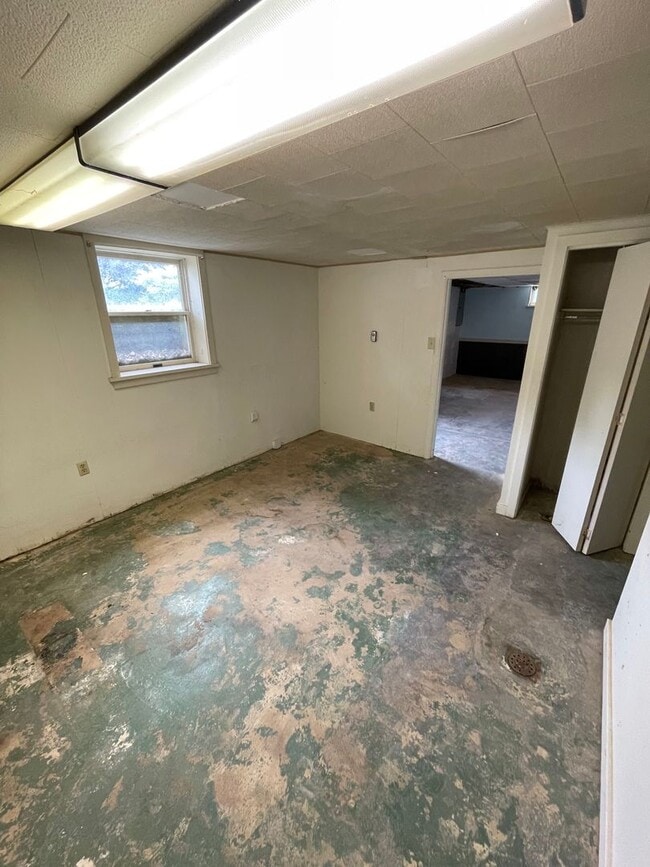 Building Photo - Beautiful 4 Bedroom 1.5 Bath in Marietta !