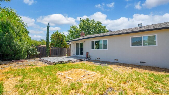 Building Photo - 1661 California Dr