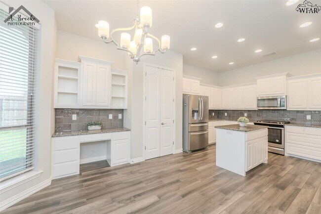 Building Photo - 4938 Spring Hill Dr