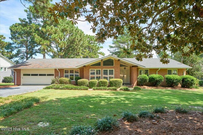 Building Photo - 60 Pine Lake Dr