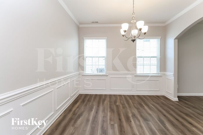 Building Photo - 112 Eden Ave