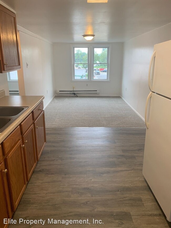 Building Photo - 2 br, 1 bath House - 12 N. Main St., Apt. D