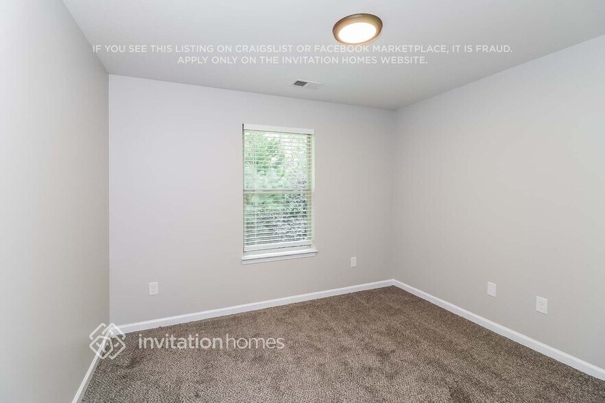 Building Photo - 4606 Pine Harbor Ct NE