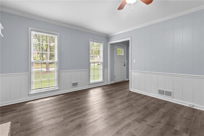 Building Photo - 4019 Shady Dr NW