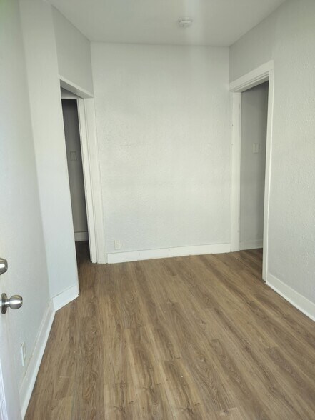 Building Photo - 1321 35th St