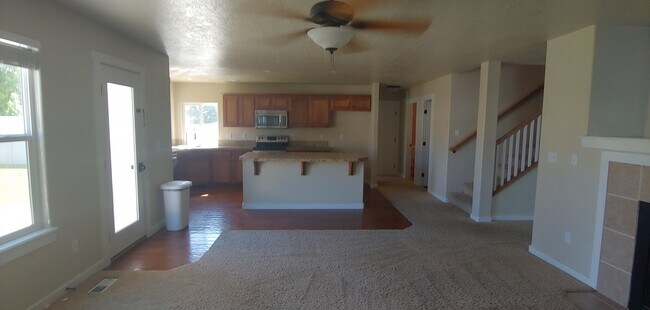 Building Photo - 3170 N Lancer Ave