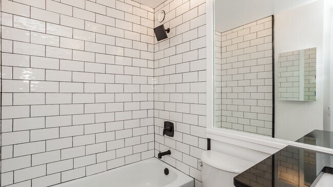 Building Photo - 899 S Plymouth Ct