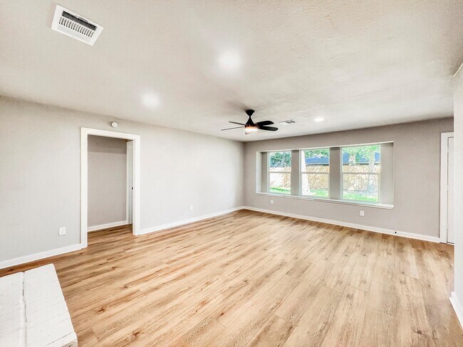 Building Photo - 4926 Adonis Dr