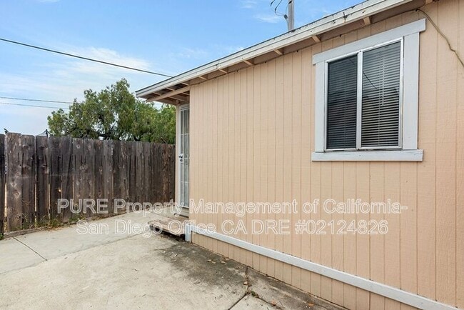 Building Photo - 3219 1/2 L St