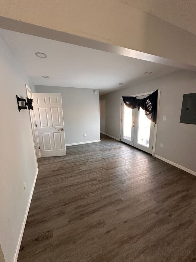 Building Photo - 3 Bedroom house