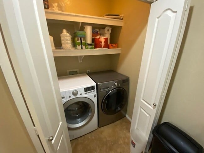 Building Photo - Beautiful, Must See 3 Bed, 2.5 Bath Town H...