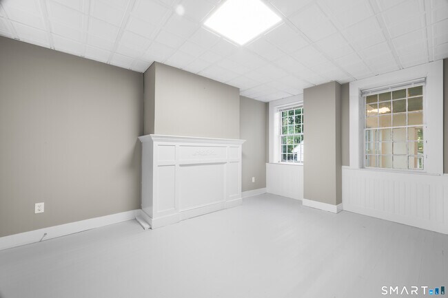 Building Photo - 161 Broadway